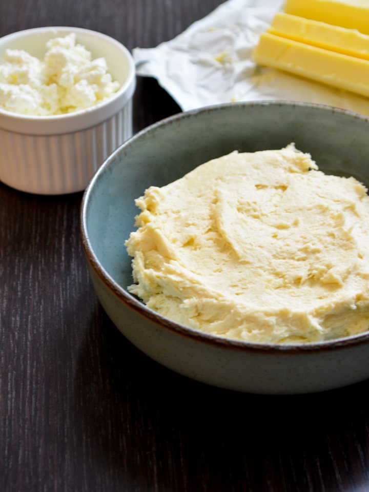 Ausschnitt aus Korb mit Apfeltaschen