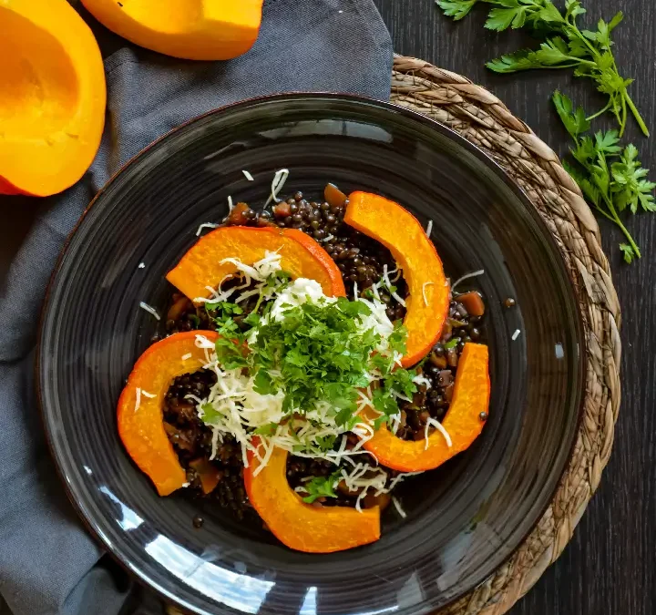 Balsamico-Beluga Linsen mit gebackenem Hokkaido