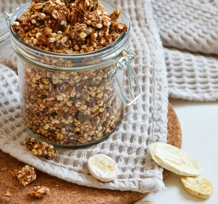 Bananen Erdnuss Granola