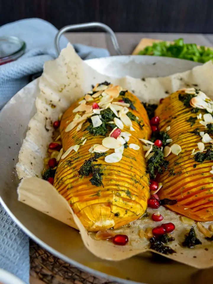 Baked Beans angerichtet in vier kleinen Schälchen