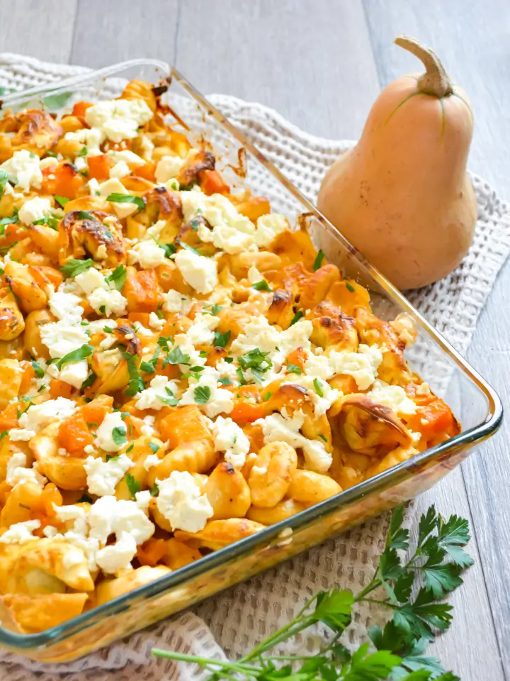 Baked Beans angerichtet in vier kleinen Schälchen
