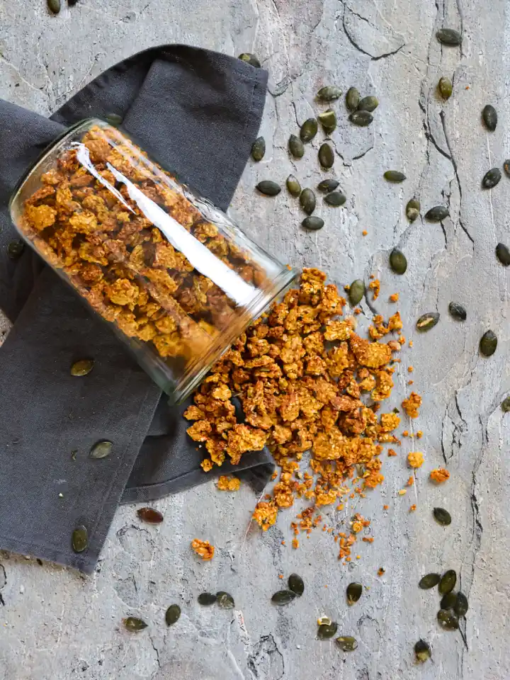 Baked Beans portioniert in ofenfesten Formen aus Porzellan