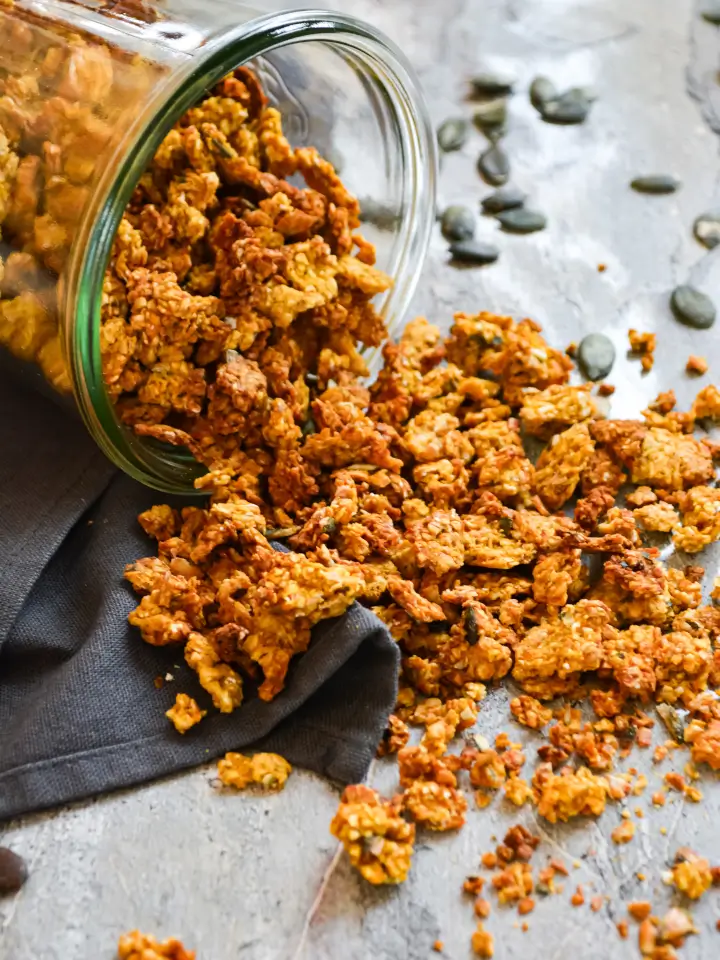 Baked Beans angerichtet in vier kleinen Schälchen