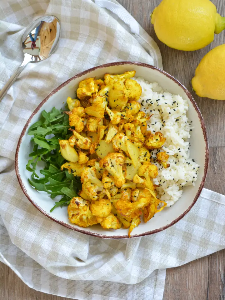 Ofenkarfiol mit Curry & Zitronenskyr
