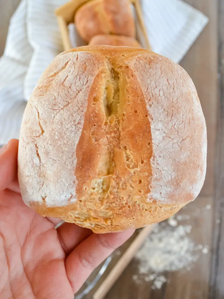 Ausschnitt aus Korb mit Apfeltaschen