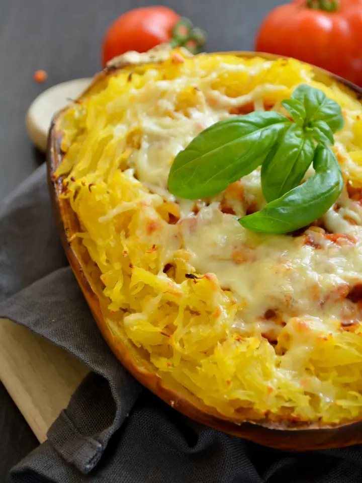 Baked Beans angerichtet in vier kleinen Schälchen