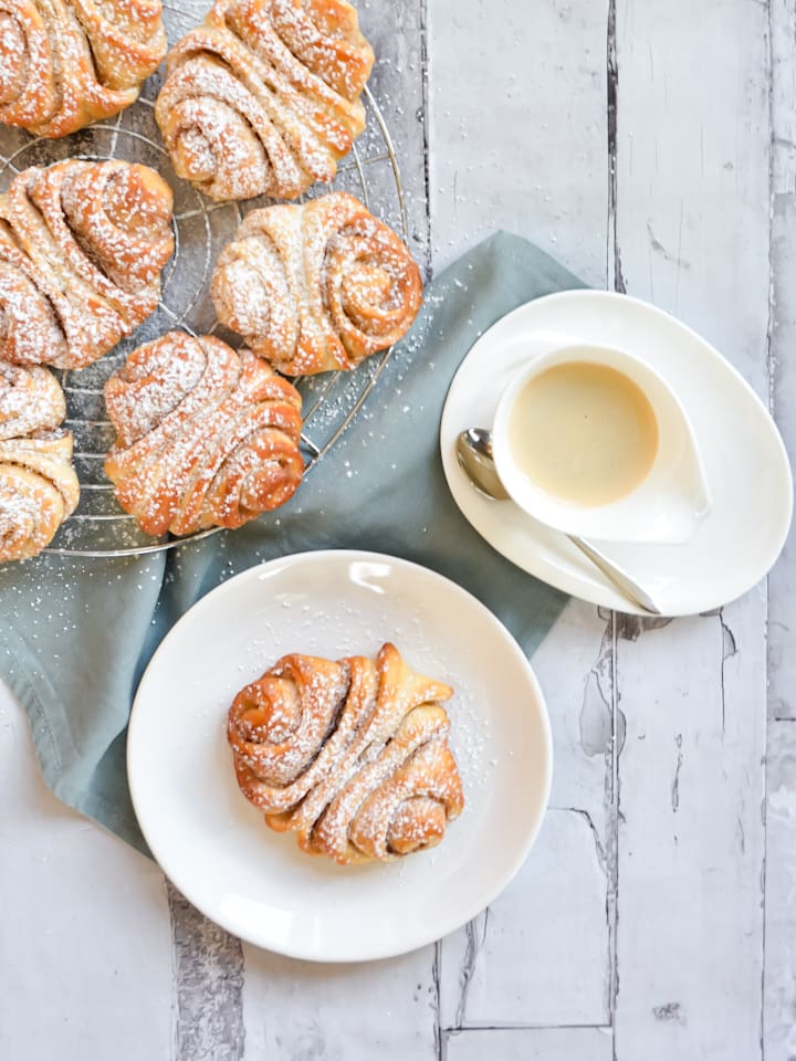 Ausschnitt aus Korb mit Apfeltaschen