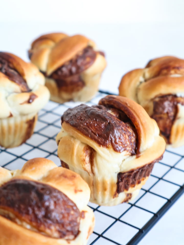 Ausschnitt aus Korb mit Apfeltaschen