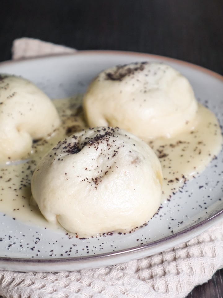 Ausschnitt aus Korb mit Apfeltaschen