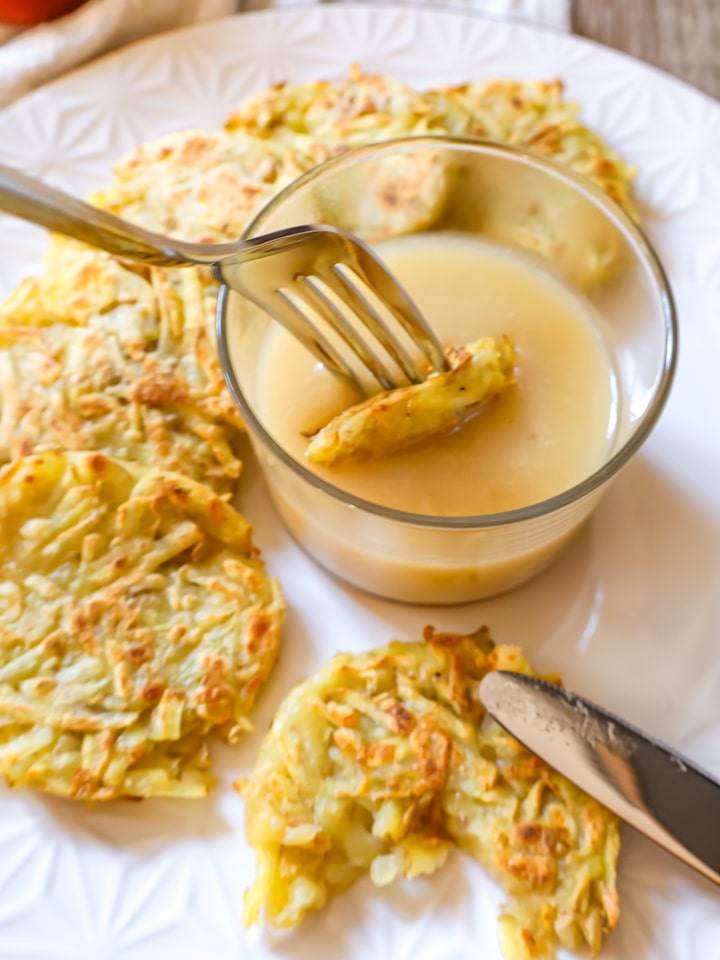 Baked Beans angerichtet in vier kleinen Schälchen