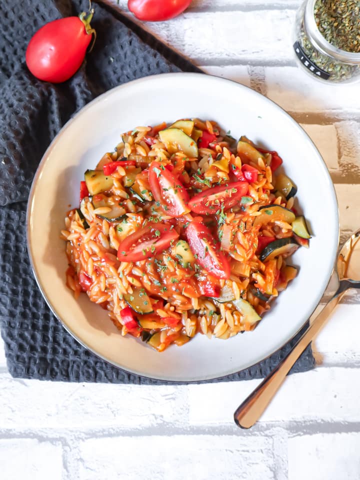 Mediterrane One-Pan-Orzo-Pfanne