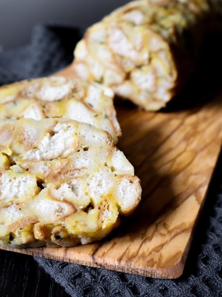 Baked Beans angerichtet in vier kleinen Schälchen