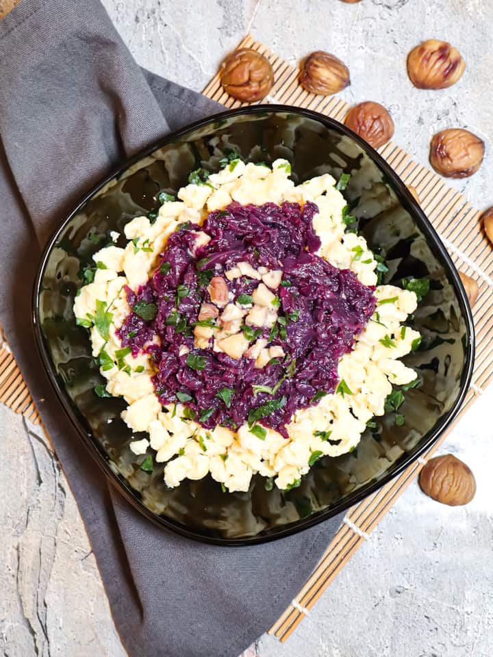 Blaukraut auf Butterspätzle mit Maroni