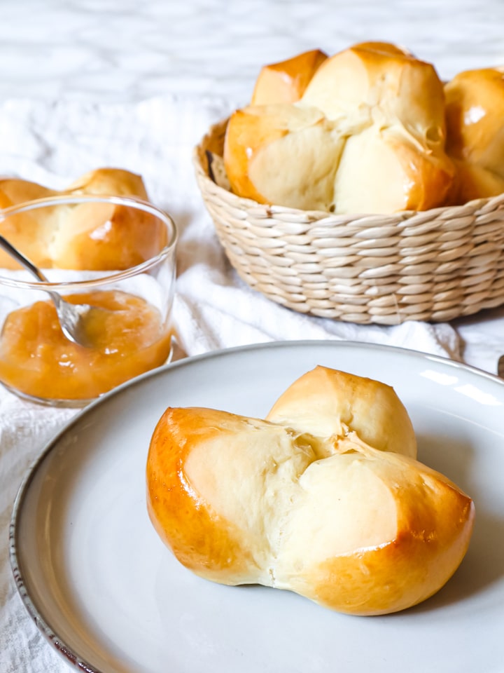 Ausschnitt aus Korb mit Apfeltaschen