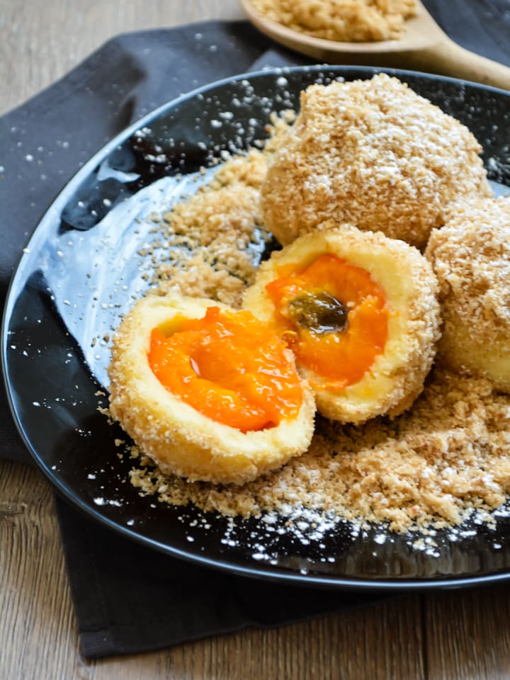 Ausschnitt aus Korb mit Apfeltaschen