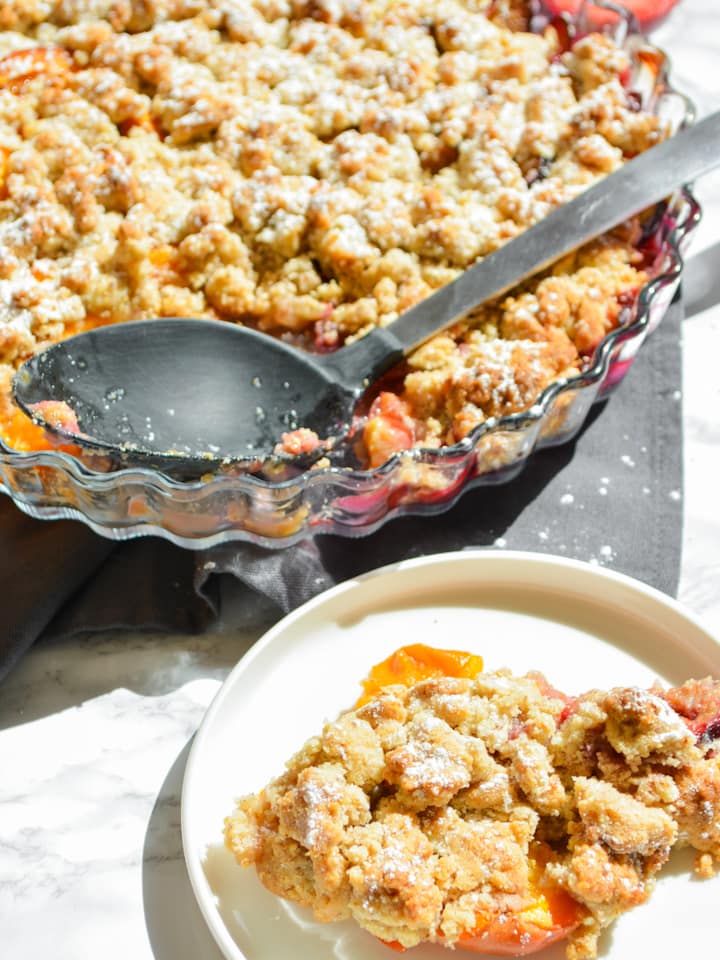Ausschnitt aus Korb mit Apfeltaschen