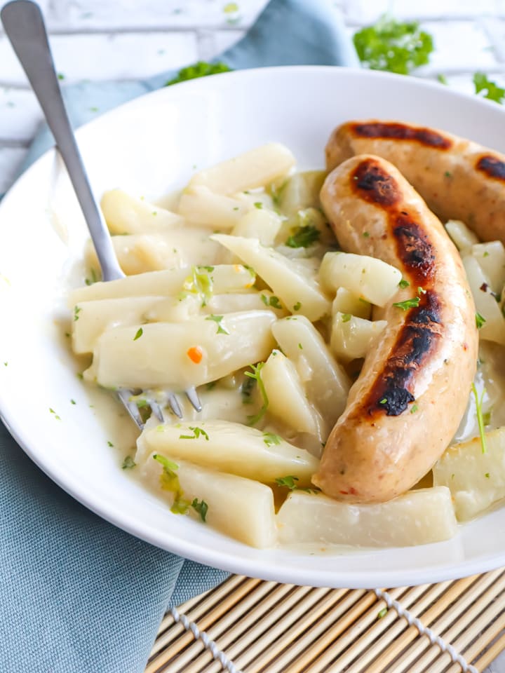 Ausschnitt aus Korb mit Apfeltaschen