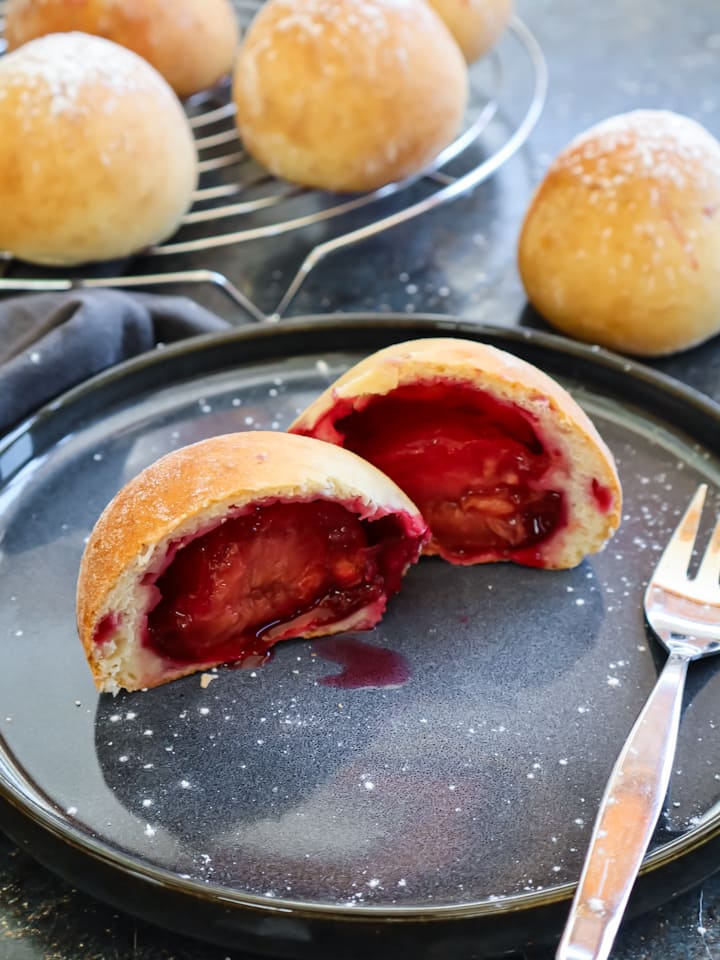 Ausschnitt aus Korb mit Apfeltaschen