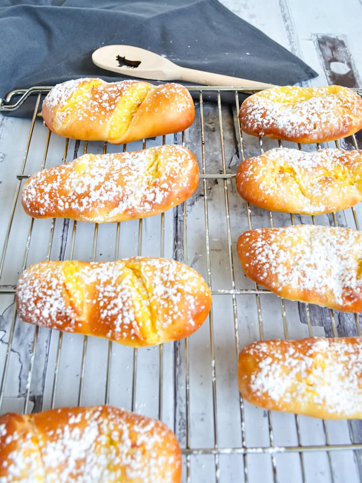 Ausschnitt aus Korb mit Apfeltaschen