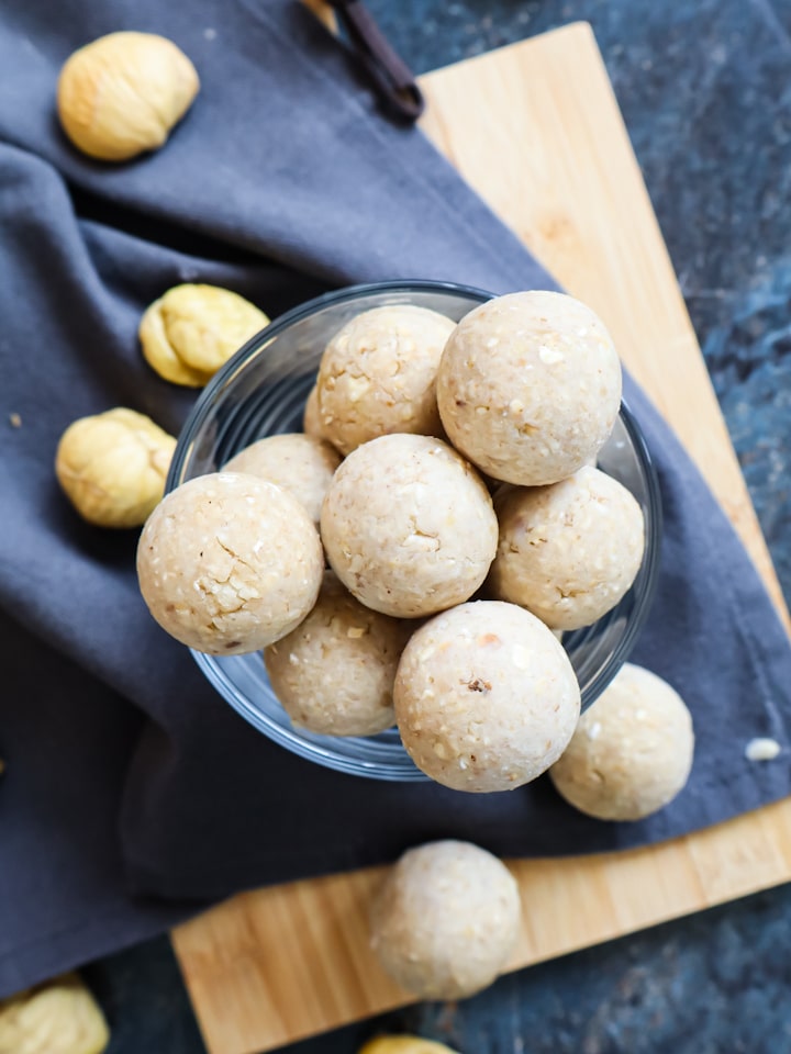 Ausschnitt aus Korb mit Apfeltaschen