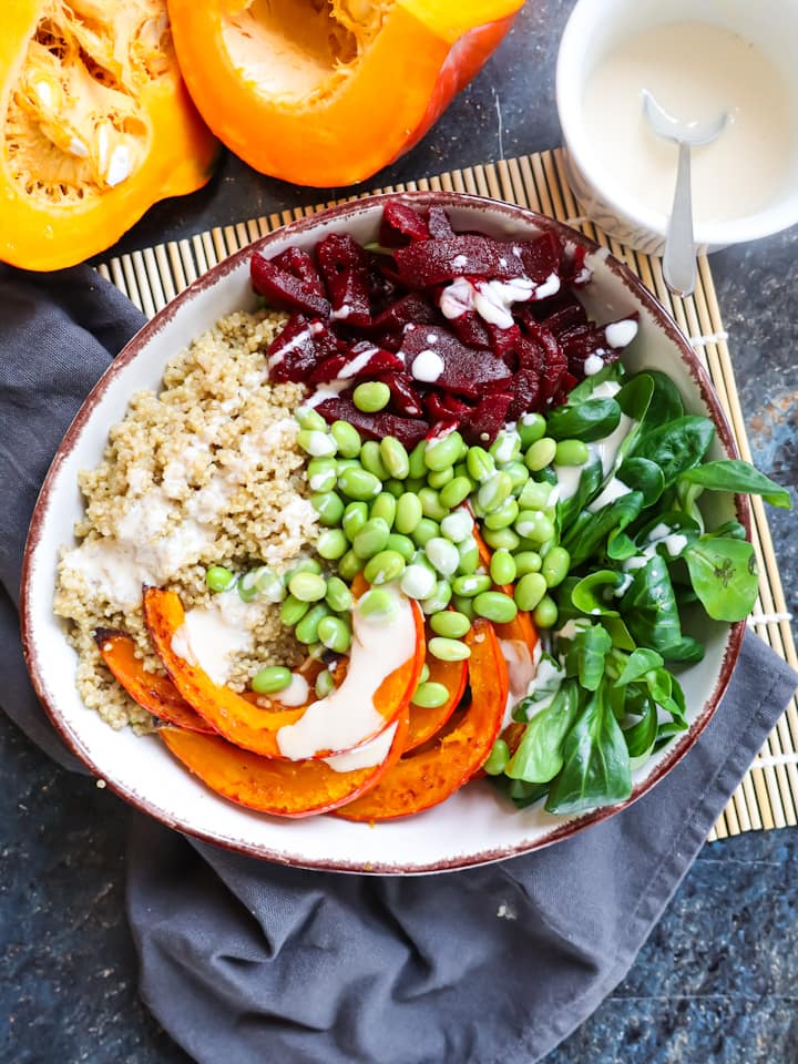 Kürbis Quinoa Bowl