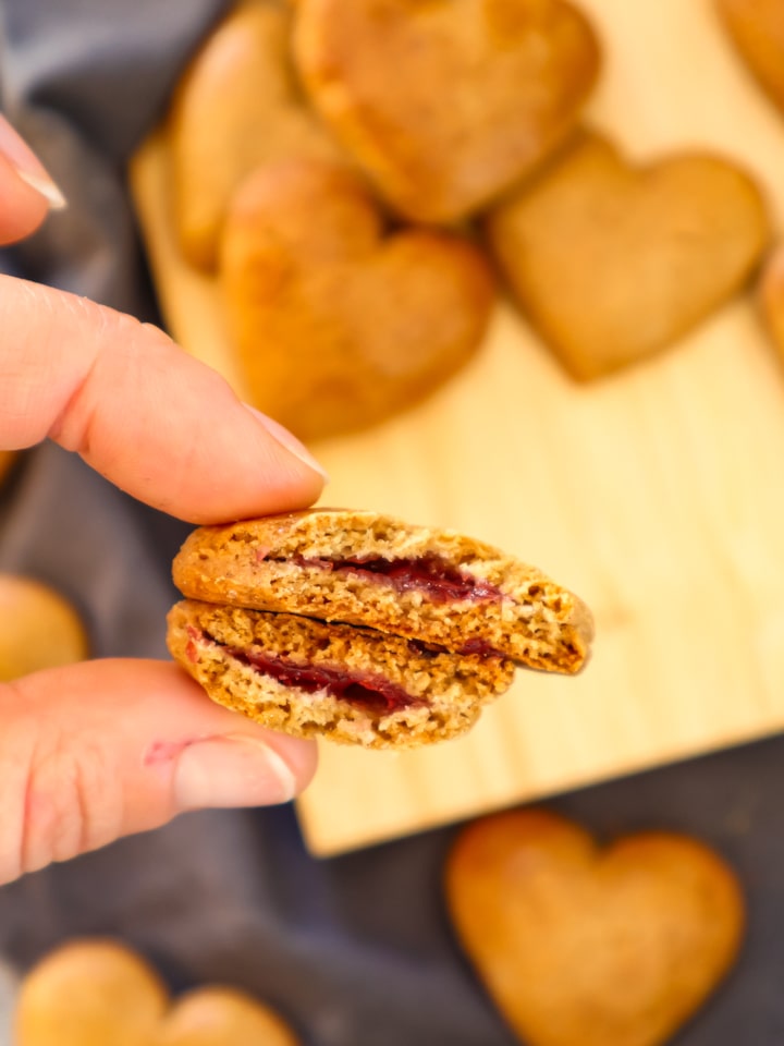 Ausschnitt aus Korb mit Apfeltaschen