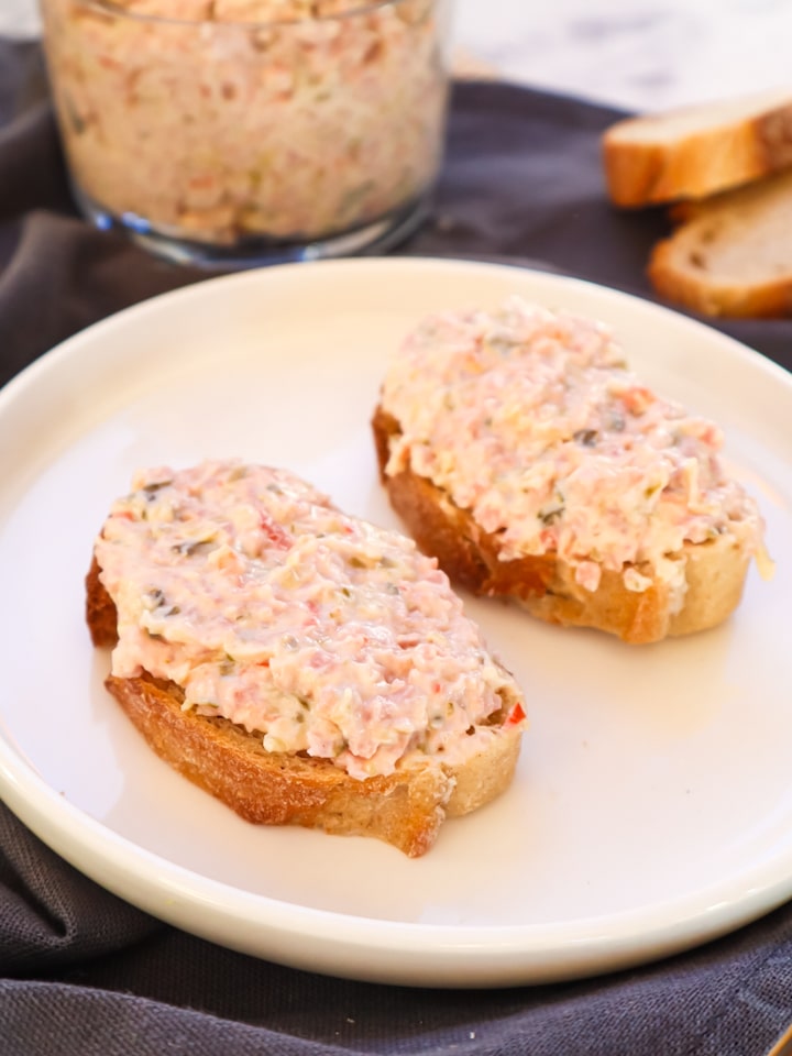 Ausschnitt aus Korb mit Apfeltaschen
