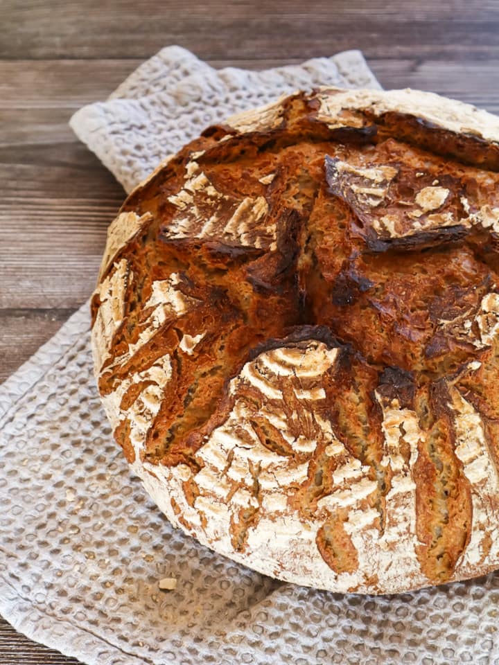 Ausschnitt aus Korb mit Apfeltaschen