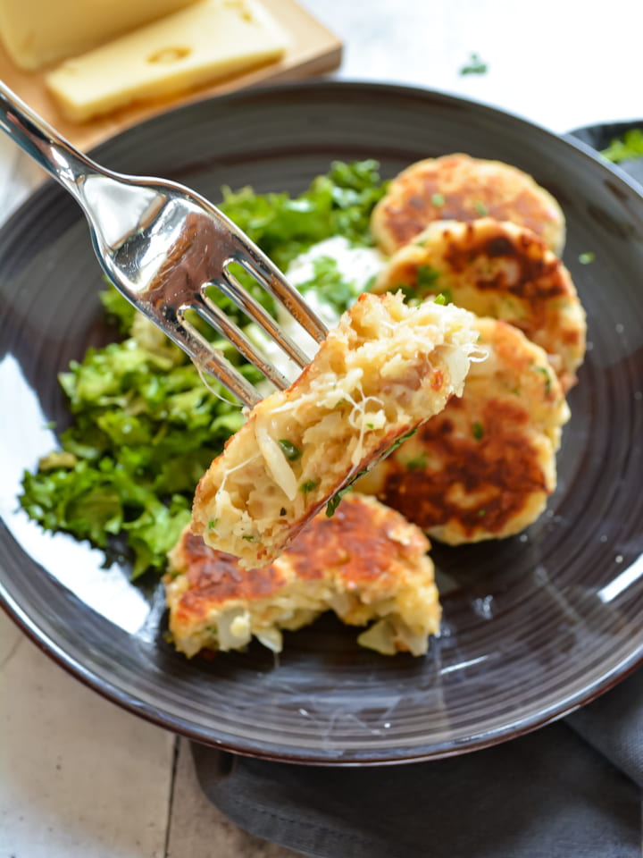 Ausschnitt aus Korb mit Apfeltaschen