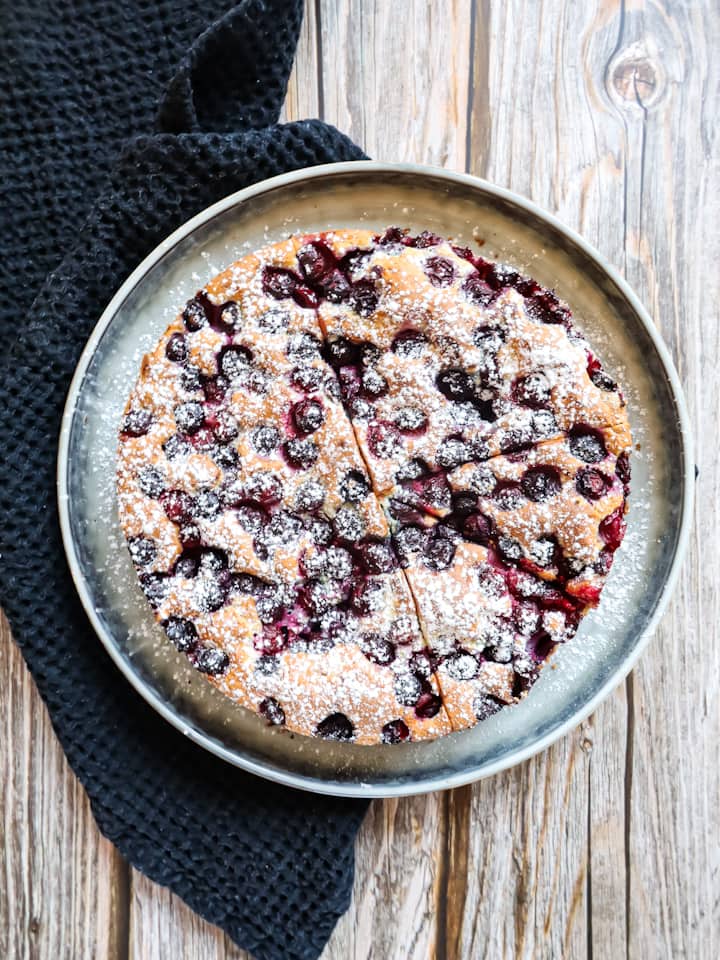 Eiweiß Kuchen mit Beeren