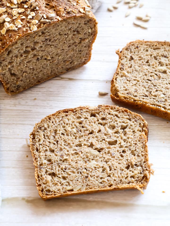 Ausschnitt aus Korb mit Apfeltaschen