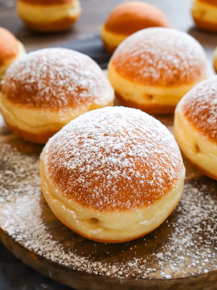 Ausschnitt aus Korb mit Apfeltaschen