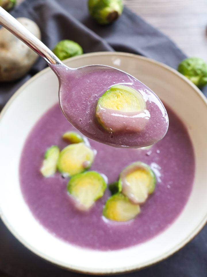 Ausschnitt aus Korb mit Apfeltaschen