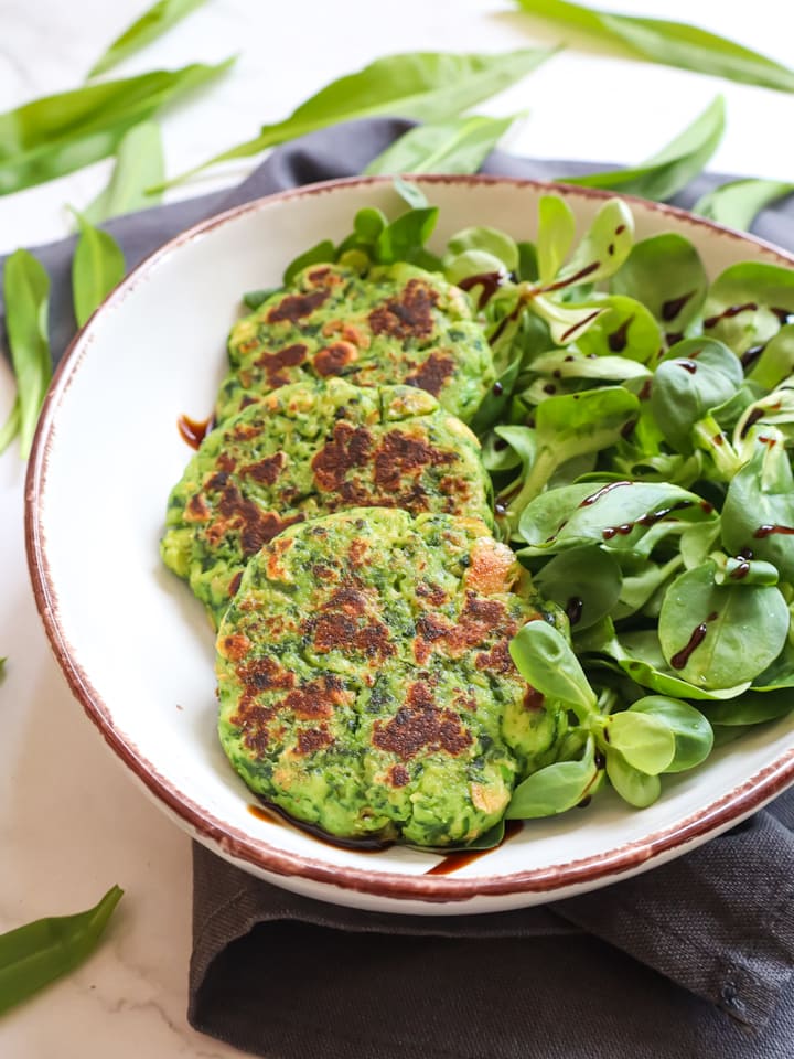 Ausschnitt aus Korb mit Apfeltaschen