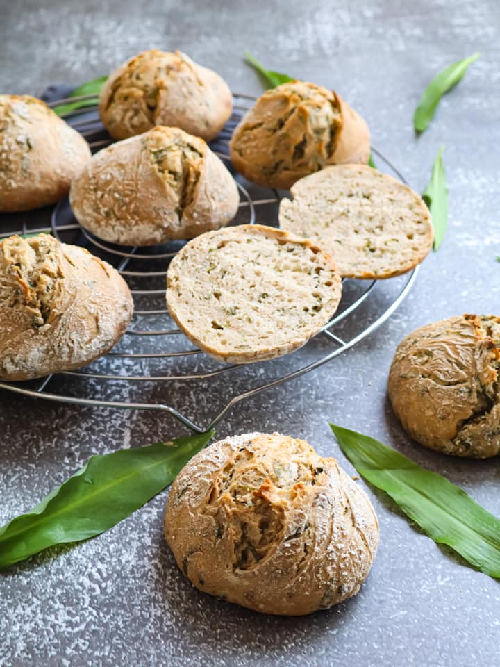 Ausschnitt aus Korb mit Apfeltaschen