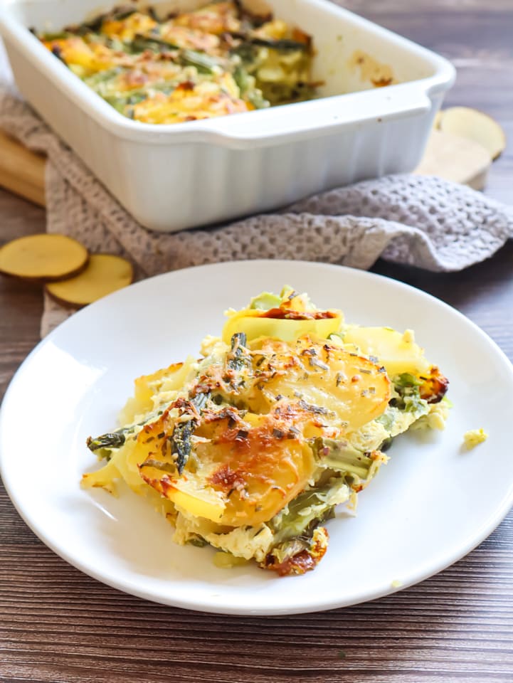 Ausschnitt aus Korb mit Apfeltaschen