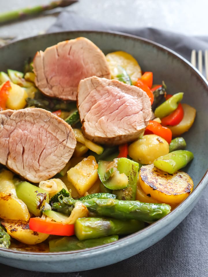 Ausschnitt aus Korb mit Apfeltaschen