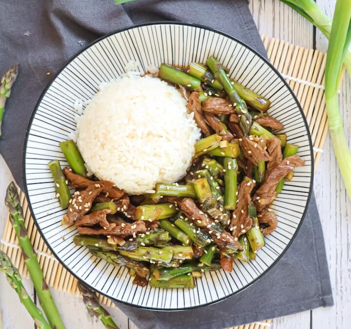 Spargel-Rindfleisch-Wok