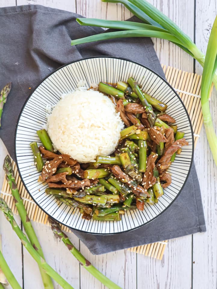 Spargel-Rindfleisch-Wok