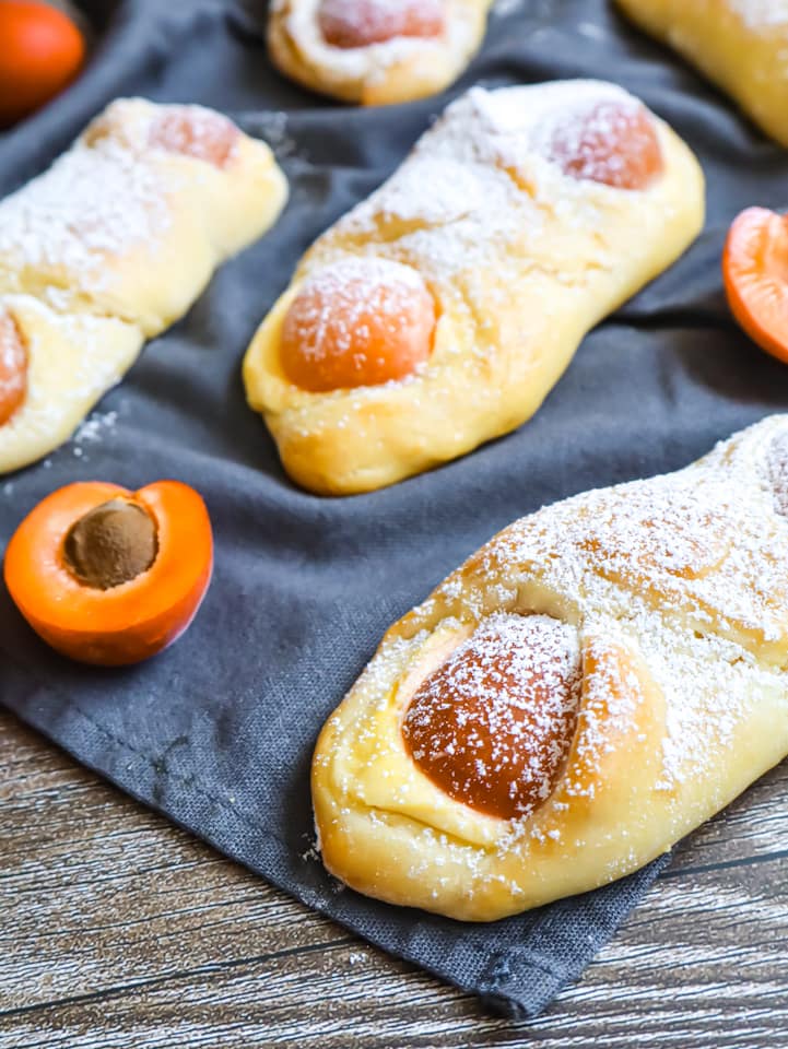 Ausschnitt aus Korb mit Apfeltaschen