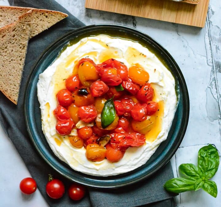 Ofengeröstete Tomaten auf Topfencreme