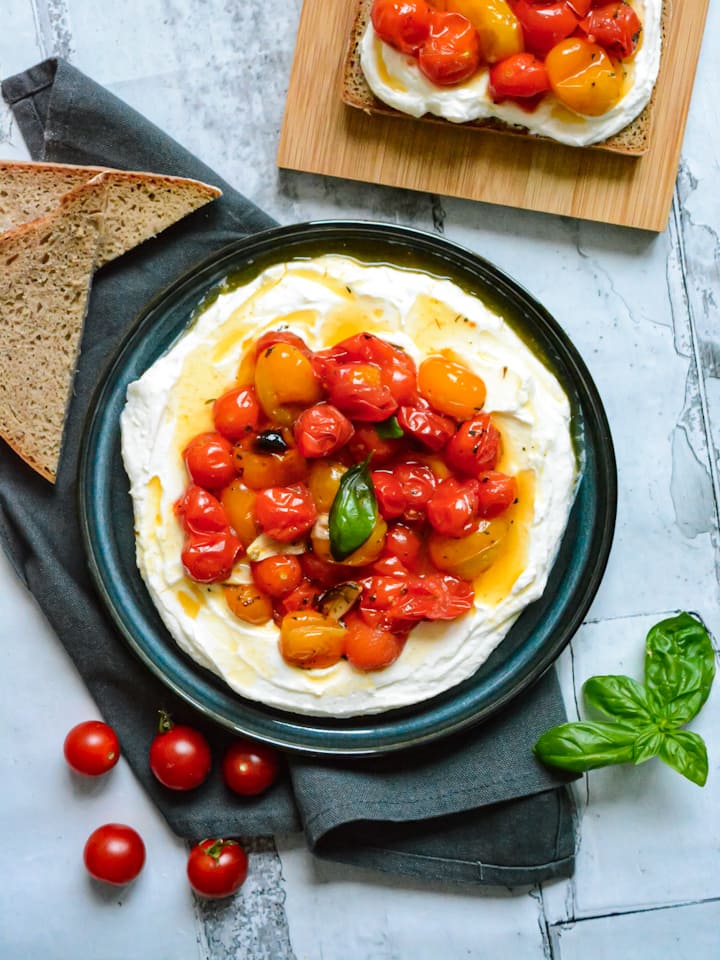Ofengeröstete Tomaten auf Topfencreme