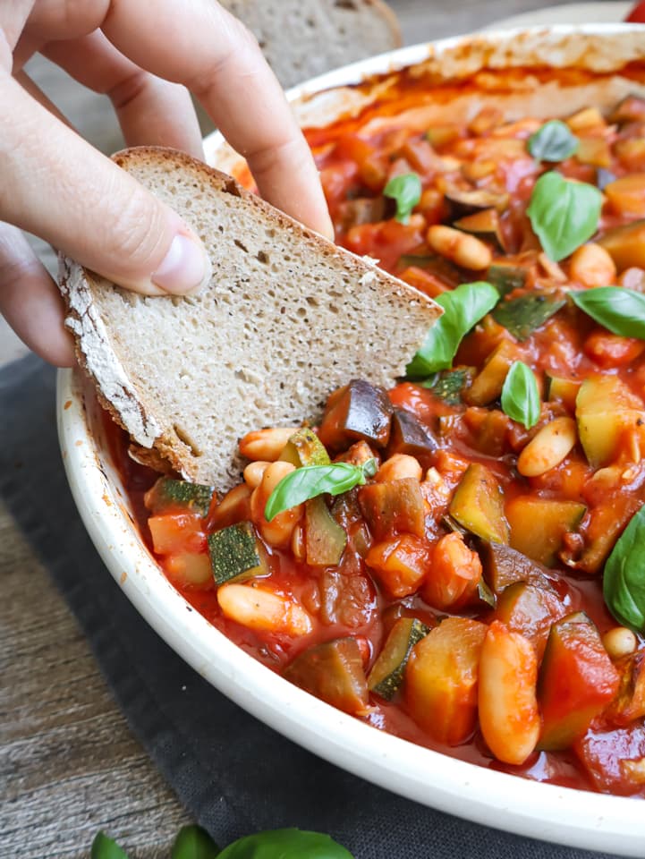 auberginen-bohnen-ragout-2-min Ausschnitt aus Korb mit Apfeltaschen