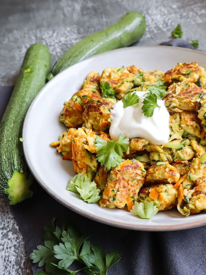 Ausschnitt aus Korb mit Apfeltaschen
