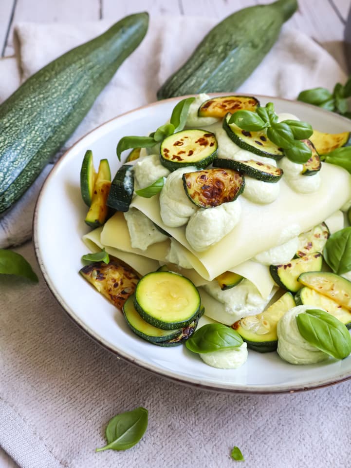 Ausschnitt aus Korb mit Apfeltaschen