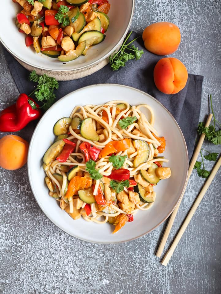 Wok mit Hühnerfleisch und Marillen