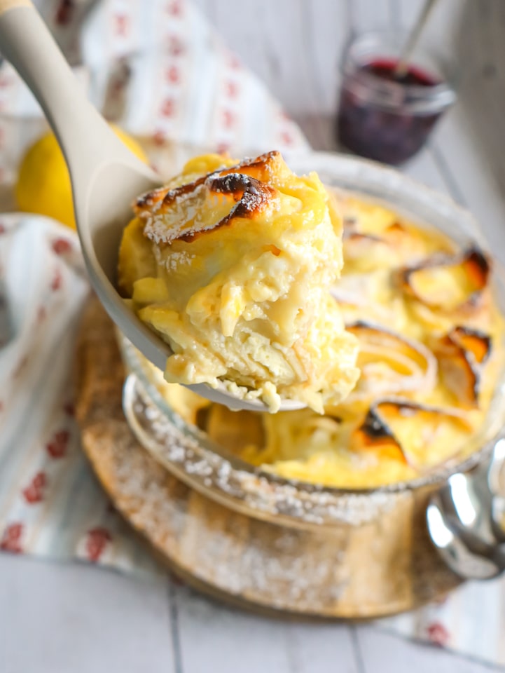 Baked Beans angerichtet in vier kleinen Schälchen