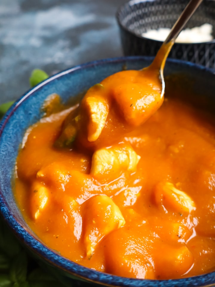 Ausschnitt aus Korb mit Apfeltaschen