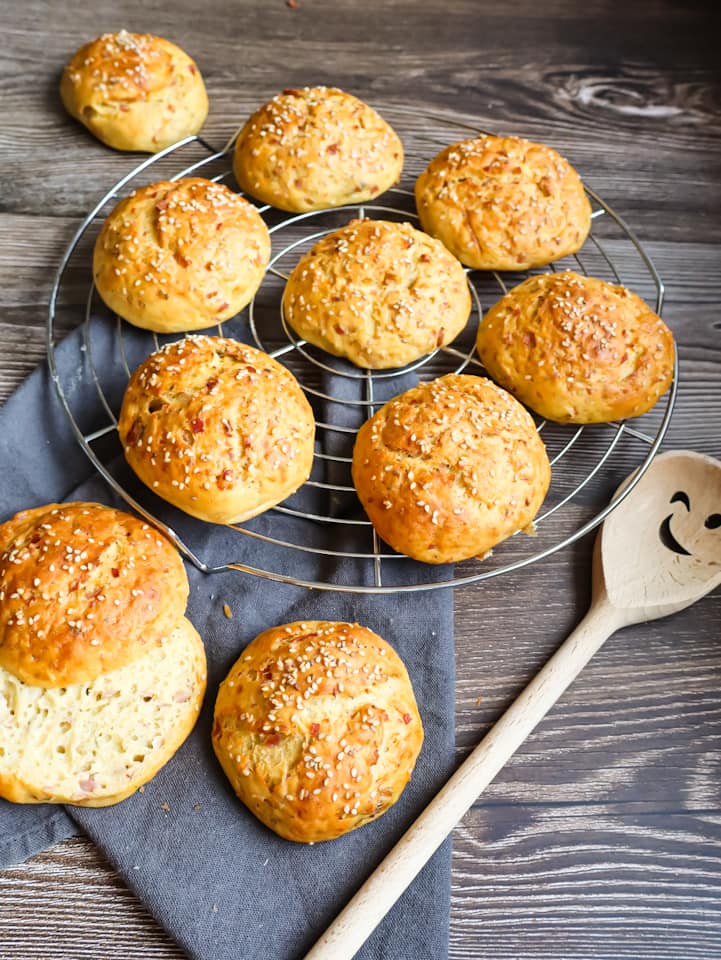 Brötchen mit Hüttenkäse
