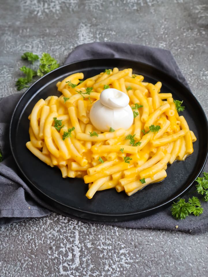 Baked Beans portioniert in ofenfesten Formen aus Porzellan